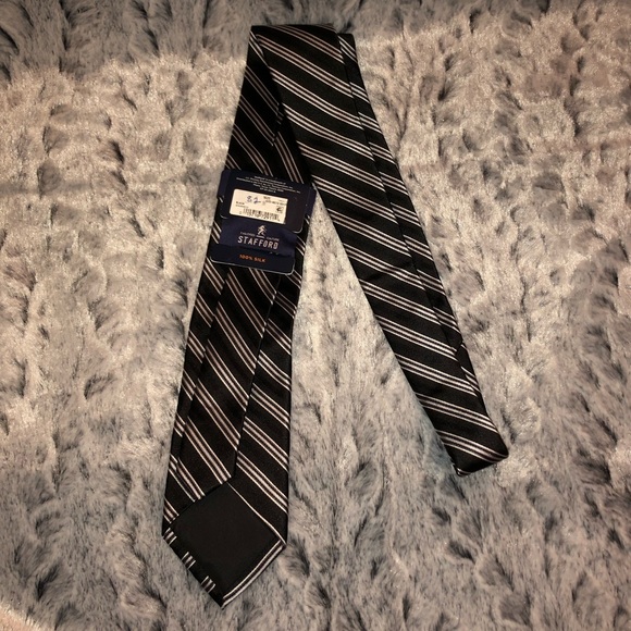 3/$15 - 💯 silk tie by Stafford - Picture 3 of 5